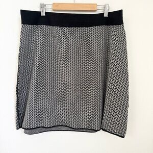Tittle nine Pull On Black & White Sporty Mini Skirt Size XL